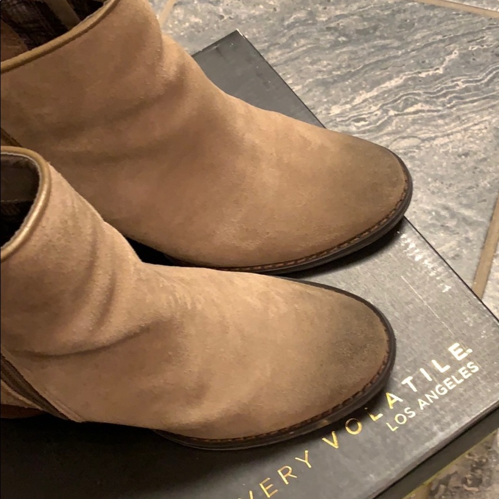 Very Volatile Wedge Bootie. 8 - image 3